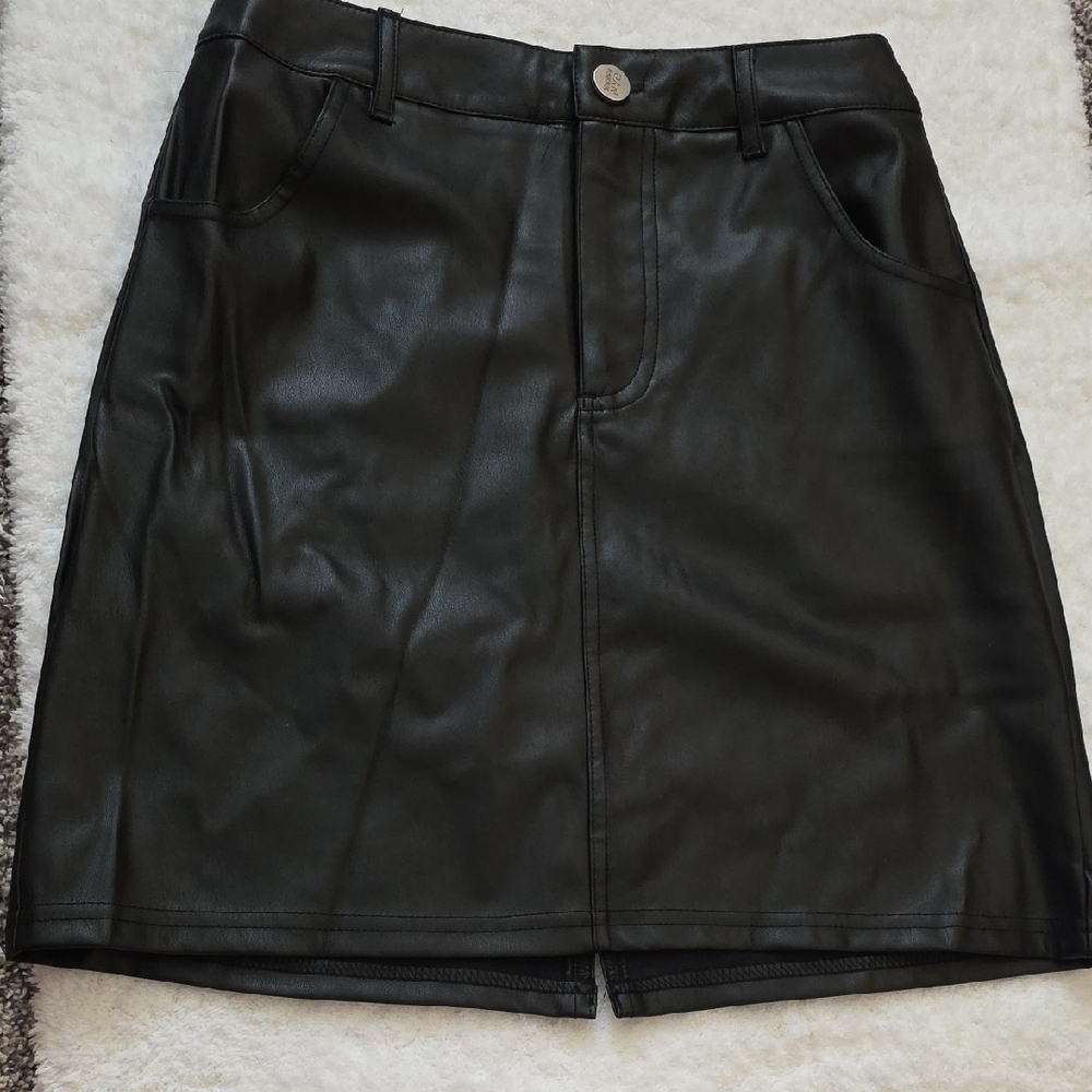 Black Mini Pencil Skirt for Night Out